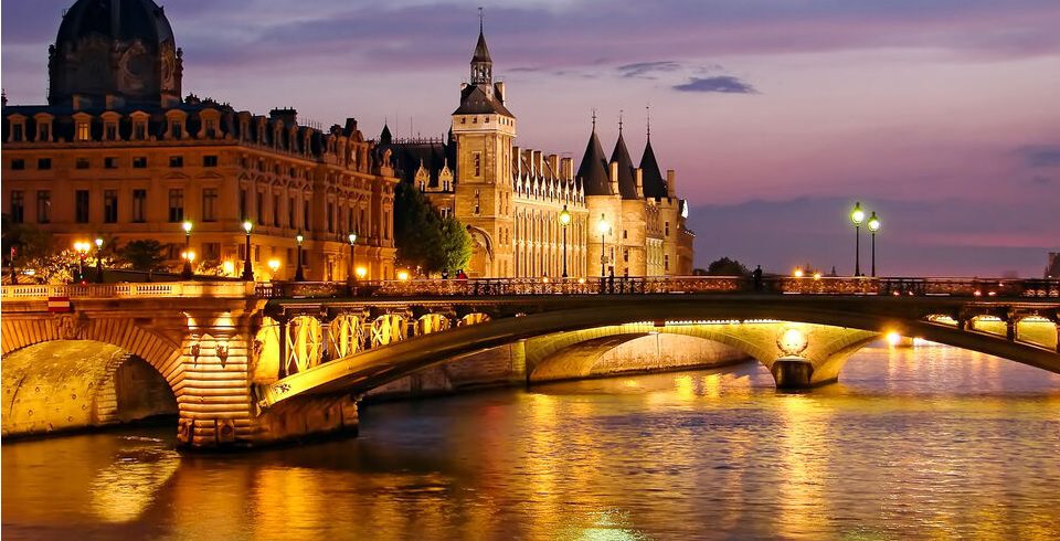 Top Dinner Cruises on the Seine River